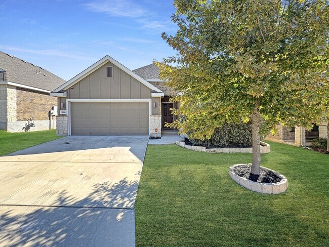 Foto del edificio - 13806 Quiet Fox Ln