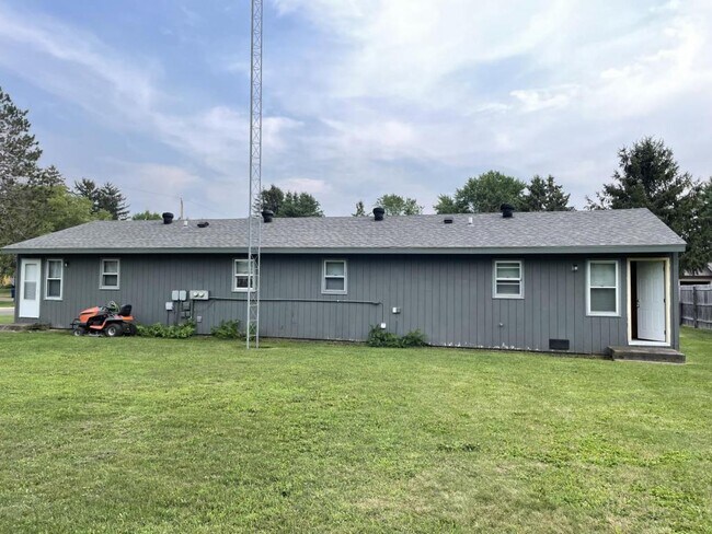 Building Photo - 603 Red Pine Dr Cameron WI 54822