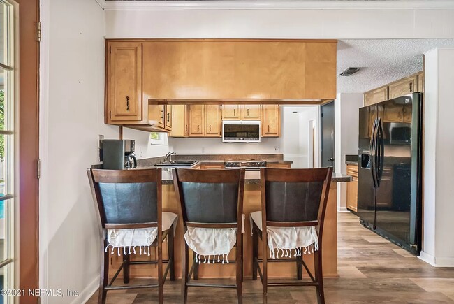 Foto del edificio - 4872 Lofty Pines Cir W