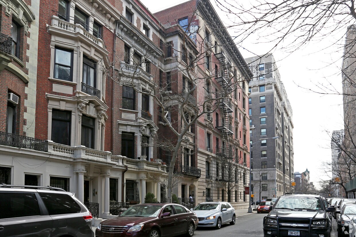 Foto principal - 301 W 105th St