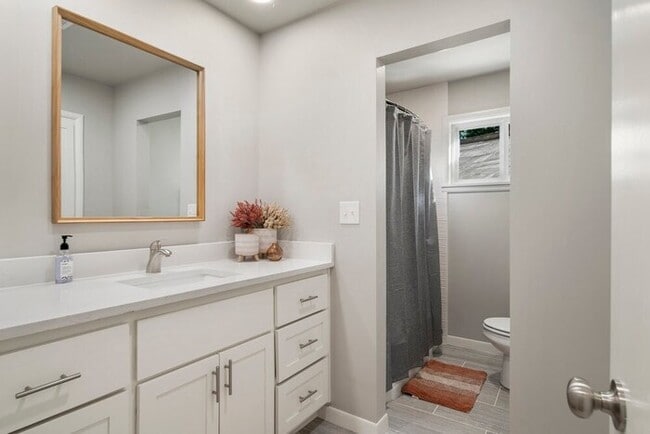 Building Photo - BA's BohoChic-steps to Rose District w/Hot...