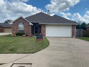 Building Photo - 2701 Flagstone Ln