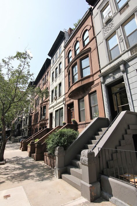 Building Photo - 329 W 84th St