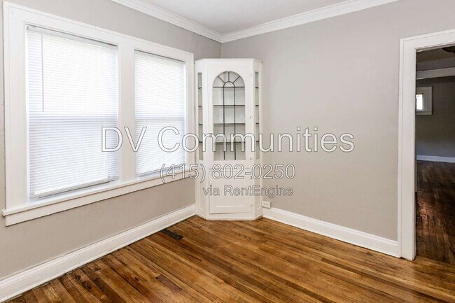 Foto del edificio - 2988 S Moreland Blvd