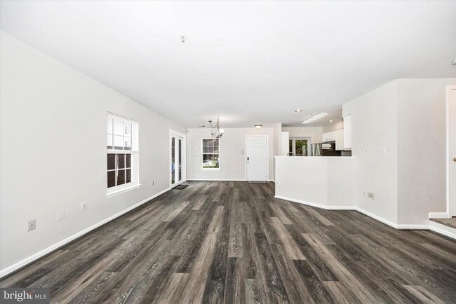 Building Photo - 4960 Clarendon Terrace