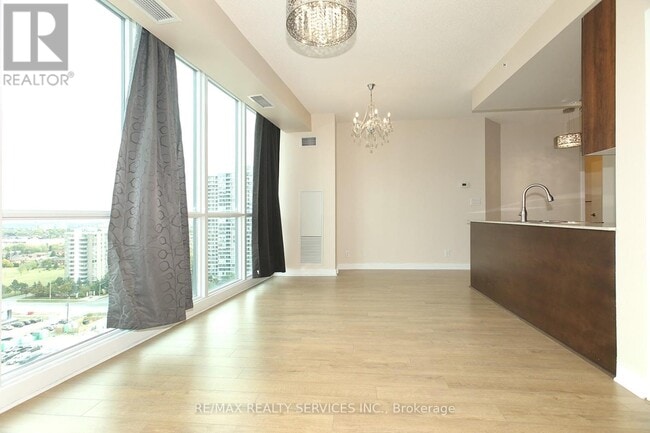 Building Photo - 3985-3985 Grand Park Dr