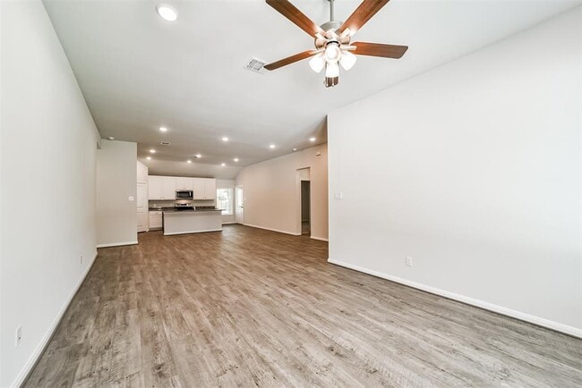 Building Photo - 25806 Maplewood Dr