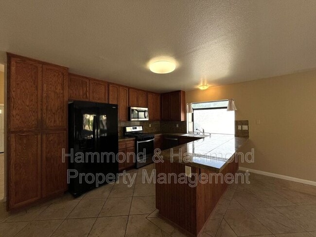 Building Photo - 489 Knollwood Dr
