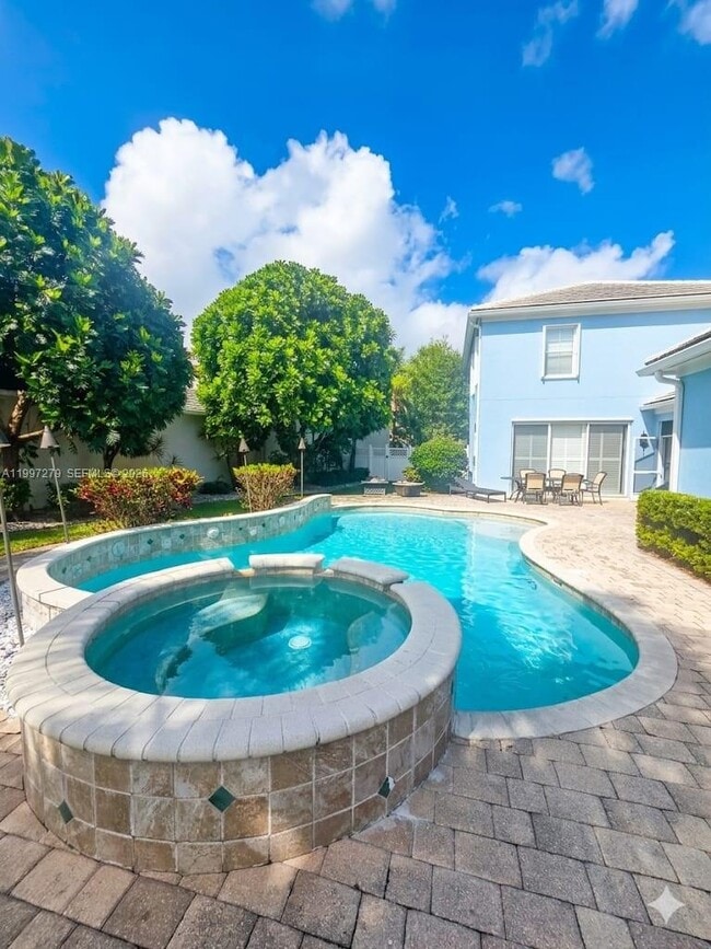 Building Photo - 2577 E Community Dr