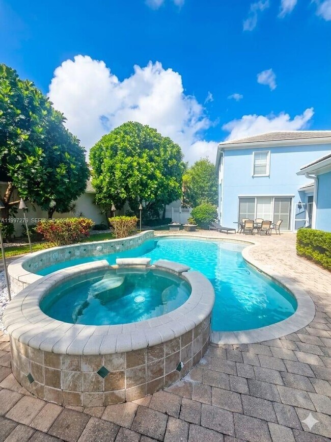 Foto del edificio - 2577 E Community Dr