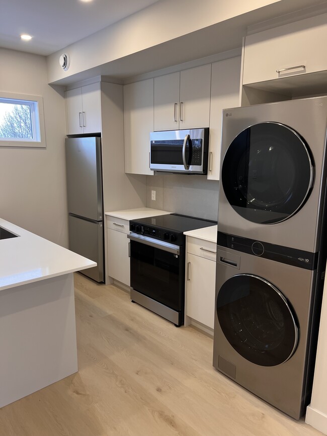 Building Photo - 79 Marquette Ave