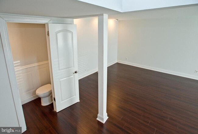 Building Photo - 126 E Chelsea Cir