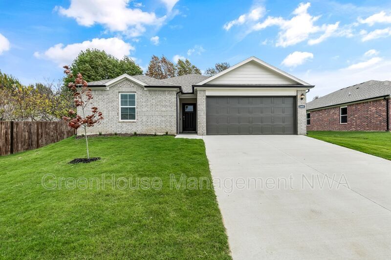 Primary Photo - 2401 N Heritage Ranch Dr