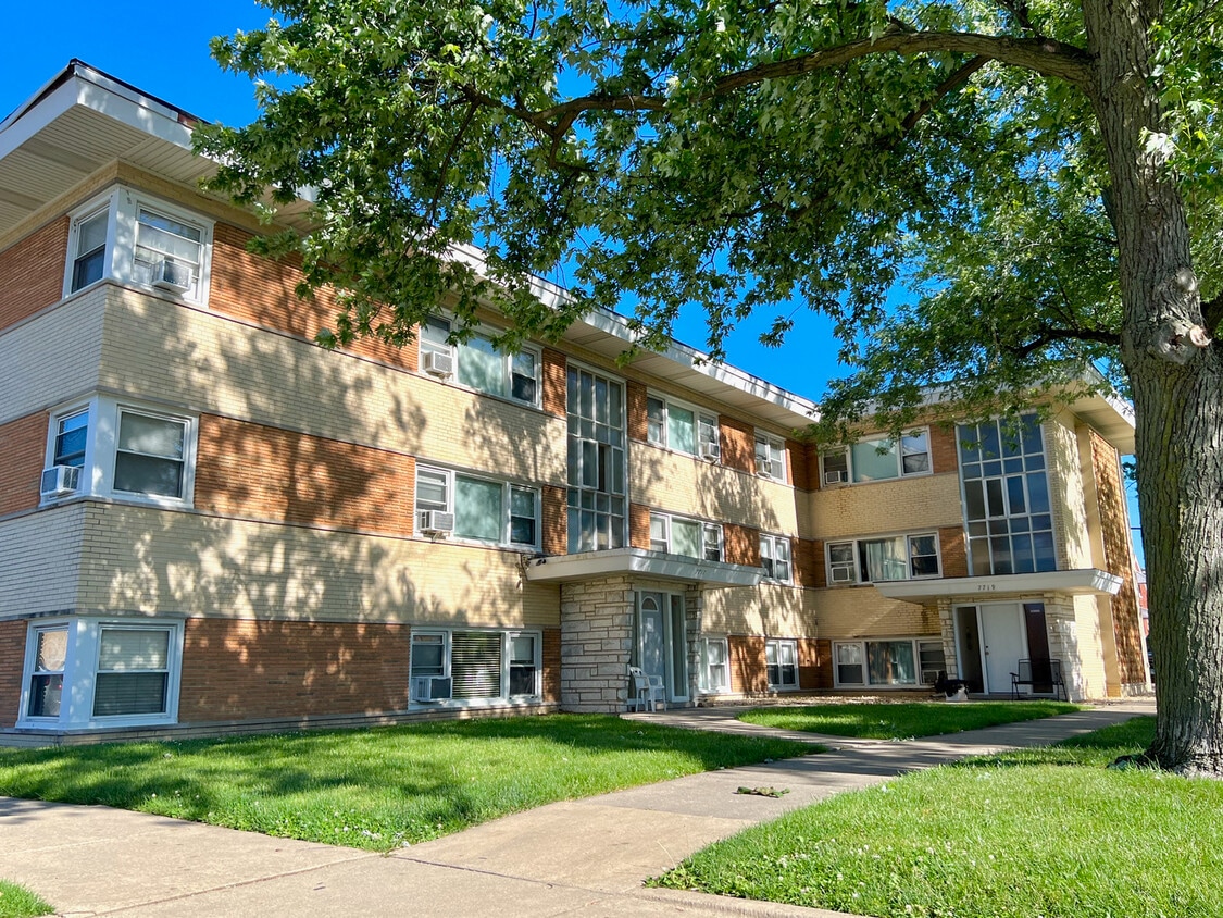 Primary Photo - 7717 W Fullerton Ave