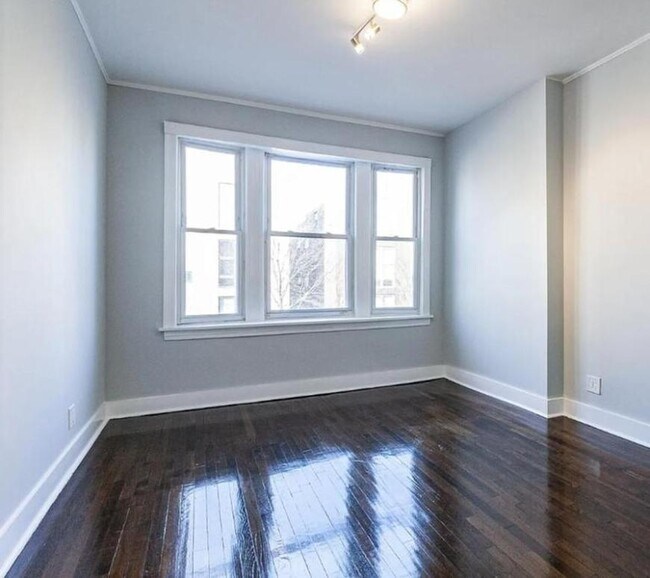 Foto del edificio - 3 bedroom in Chicago IL 60618
