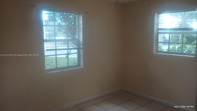 Foto del edificio - 2300 NW 15th Ct