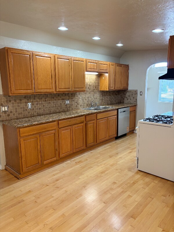 Foto del edificio - 2528 Rose Way