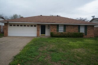 Building Photo - 114 Napoleon Dr