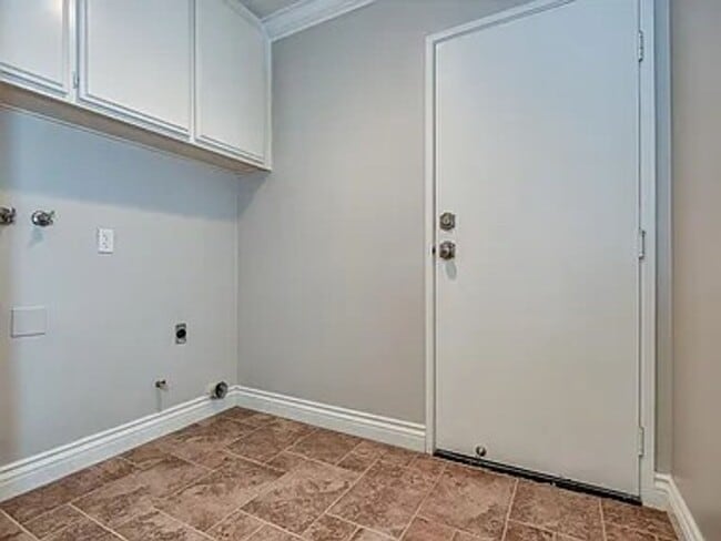 Building Photo - 10 Promontory Park