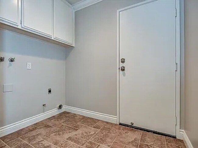 Foto del edificio - Open for Showings | Move-In Available August 5th