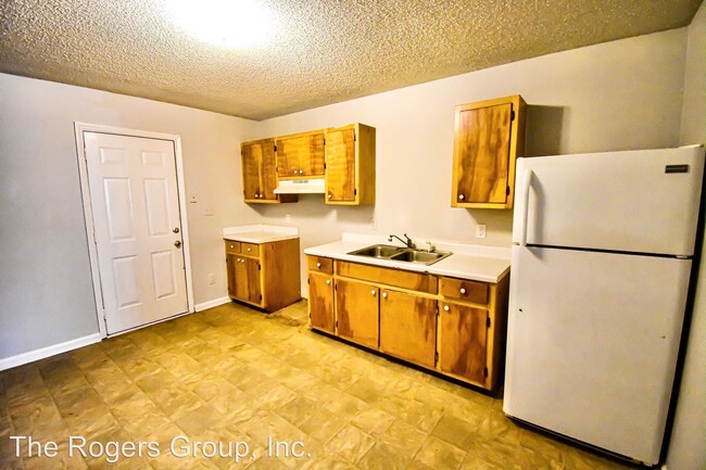 Building Photo - 105-107 Holly Ct