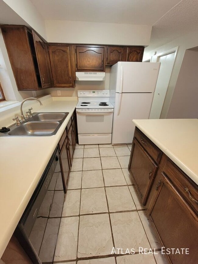 Photo - 730 Swope Ave Apartment