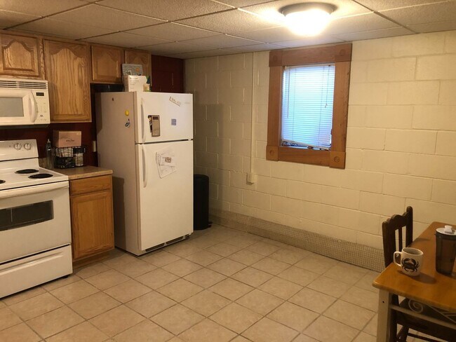 Foto del edificio - 1045 N Ames St