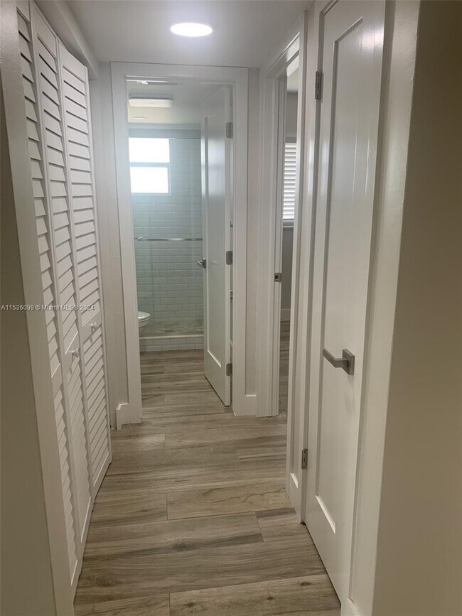 Foto del edificio - 8141 SW 24th Ct