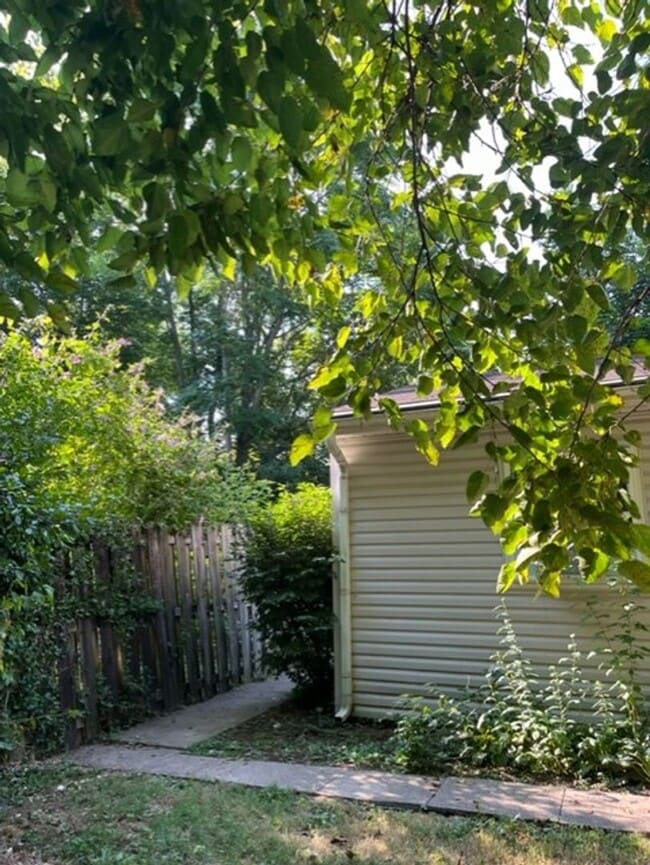 Building Photo - 2620 S Madison St