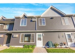 Building Photo - 490 3rd St S