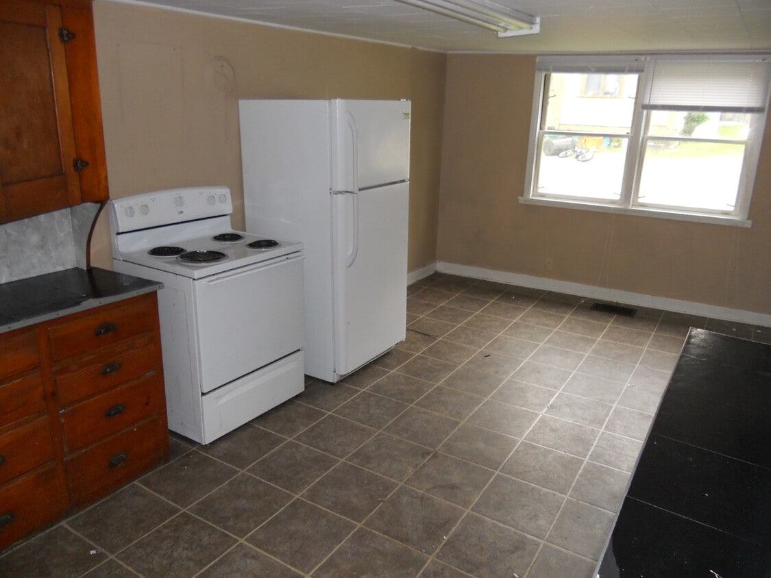 This picture shows the old counters. The new ones are almost finished being put in. - 112 Maple Street