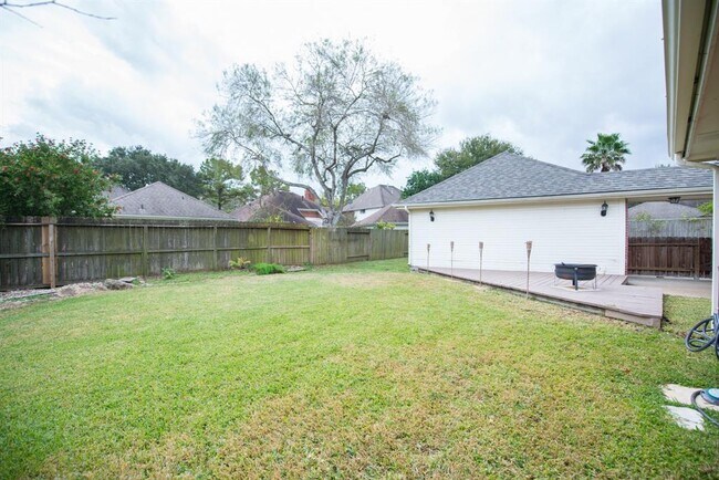 Building Photo - 2021 Catamaran Dr