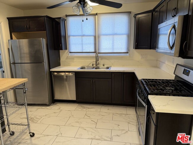 Foto del edificio - 6139 Tampa Ave