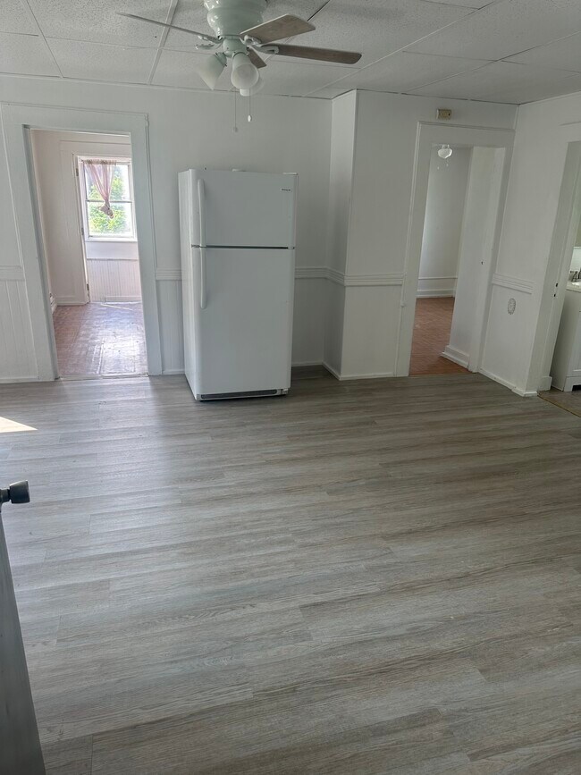 Building Photo - 43 N Spring St