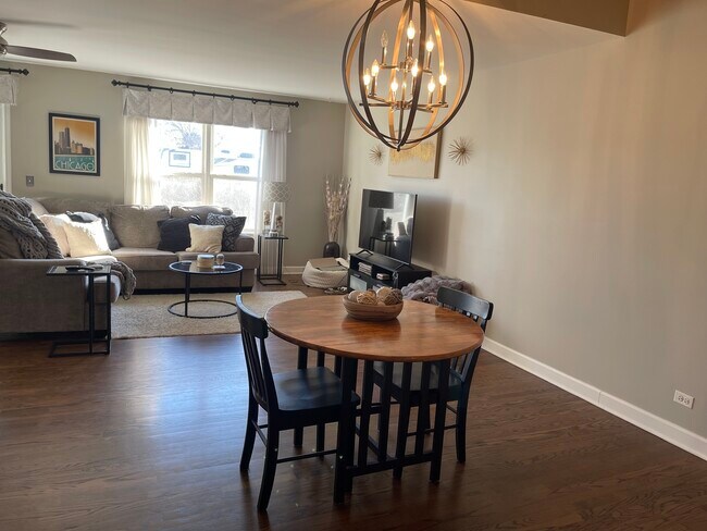 Foto del edificio - 3252 Cool Springs Ct