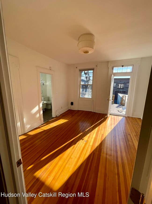 Foto del edificio - 707 Warren St