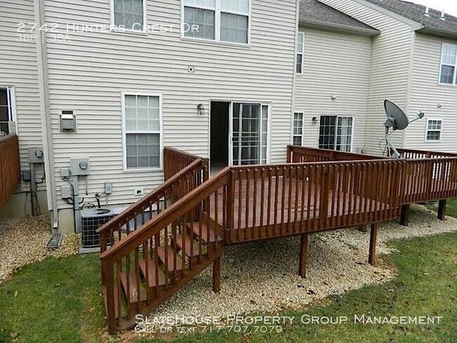 Building Photo - Super roomy 3 bed townhouse