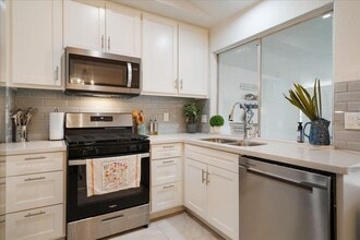 Building Photo - 6400 S Meadows Blvd