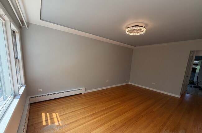 Foto del edificio - 5558 W Wilson Ave