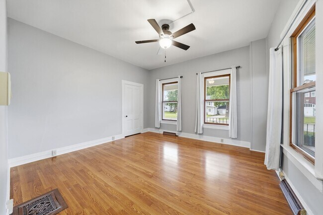Foto del edificio - 411 N Madison St