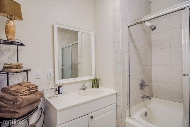 Foto del edificio - Studio, 1 bath Apartment - 1805 Graybar Lane