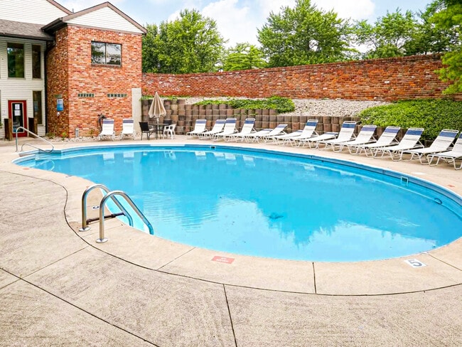 Building Photo - Carriage Court