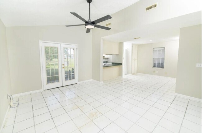 Foto del edificio - Elm Lake Golf Course House