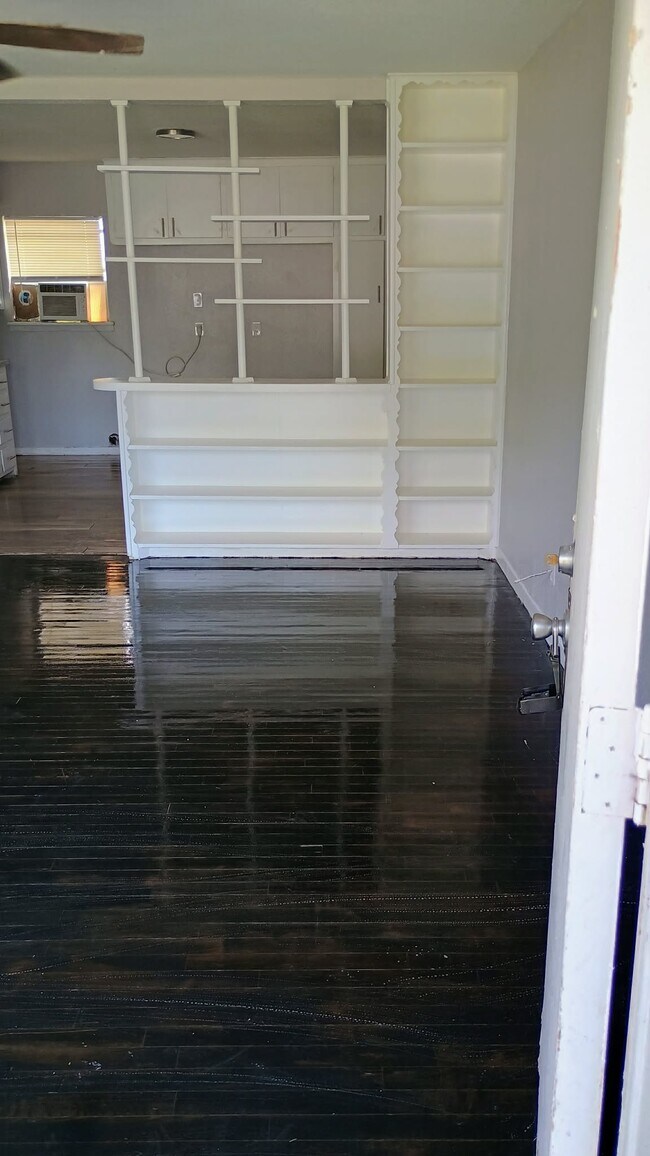 Foto del edificio - 1046 W Star St