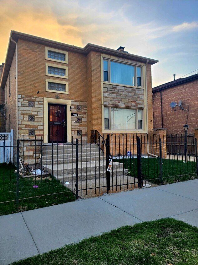 Foto principal - 7920 S Winchester Ave