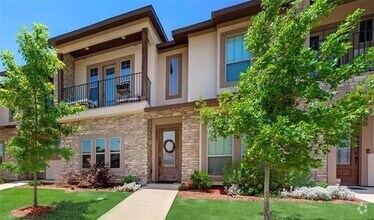 Building Photo - 3033 Solana Cir