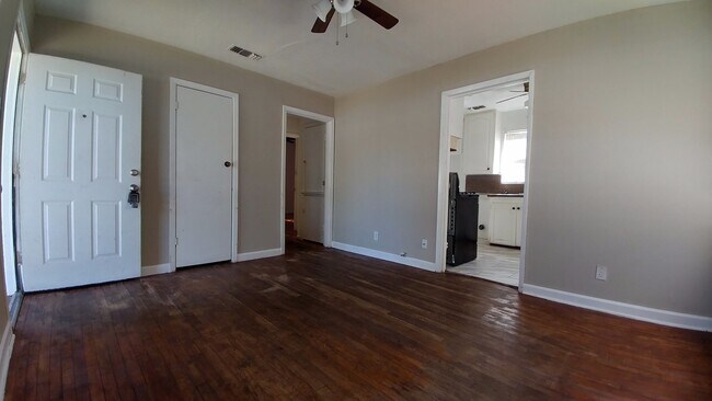 Foto del edificio - Location....Location....Location....