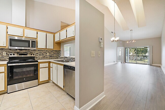 Building Photo - 605 Harbour Pointe Way