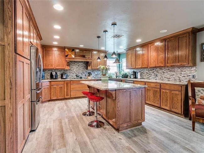 Building Photo - Remodeled home with country views!!