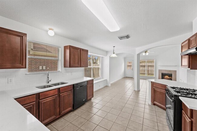 Building Photo - 25107 Clover Ranch Dr
